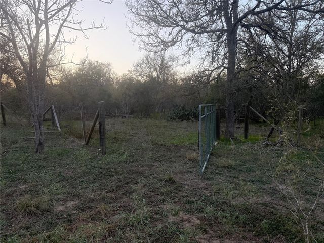 326 The Forest RD, Dale, TX 78616