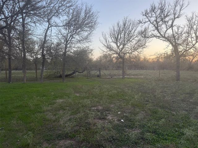 326 The Forest RD, Dale, TX 78616