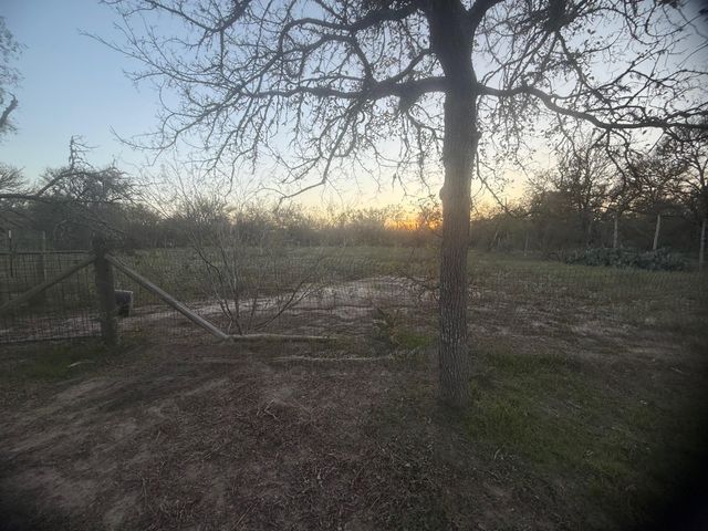 326 The Forest RD, Dale, TX 78616