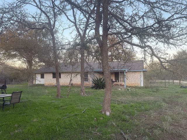 326 The Forest RD, Dale, TX 78616