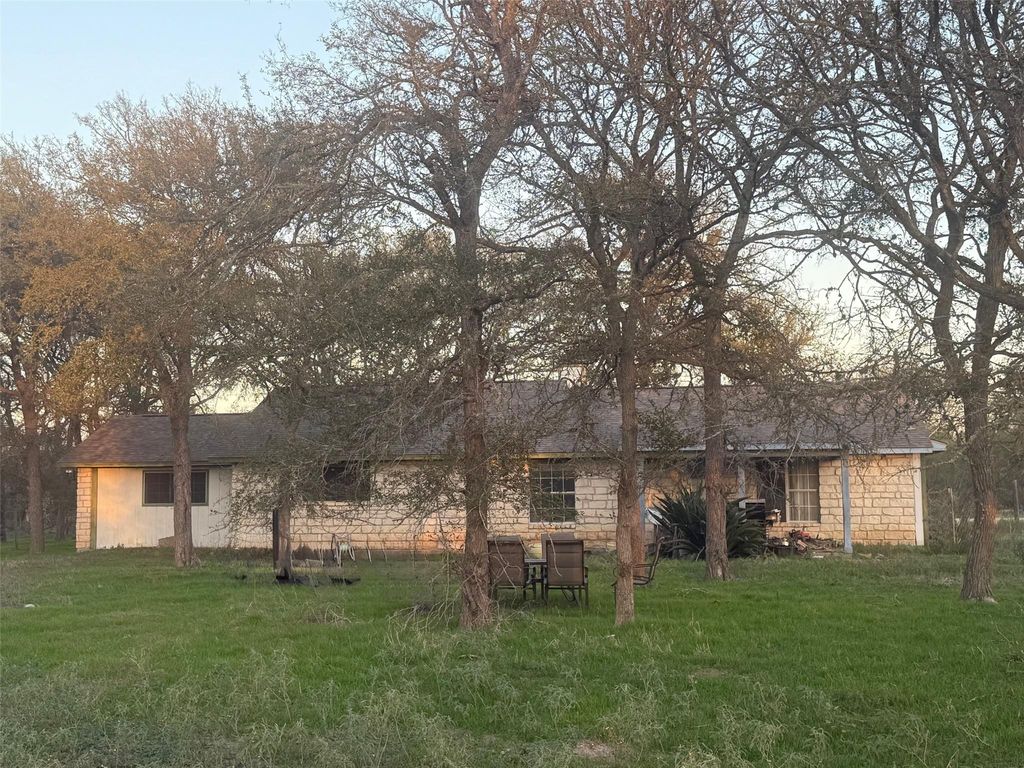 326 The Forest RD, Dale, TX 78616