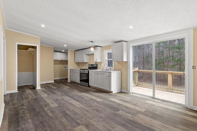 3162 Old Hurricane Rd, Rocky Face, GA 30740