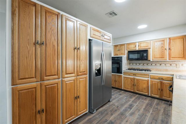 604 Howard Court, Edmond, OK 73003