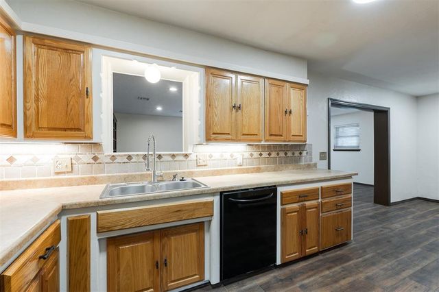 604 Howard Court, Edmond, OK 73003