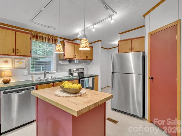 315 Oakstone Drive, Waynesville, NC 28785