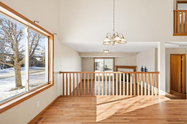 1596 Chartreux Avenue, Shakopee, MN 55379