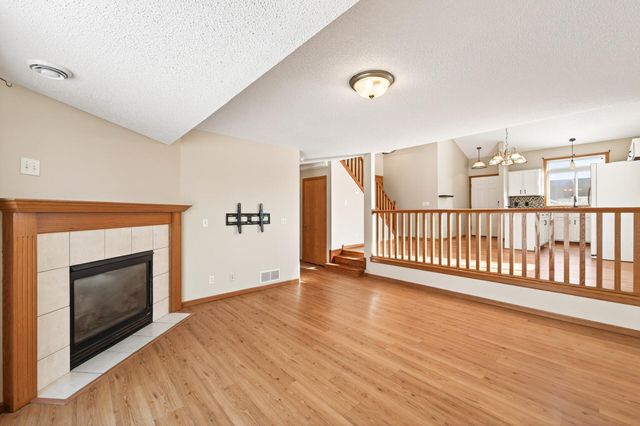 1596 Chartreux Avenue, Shakopee, MN 55379