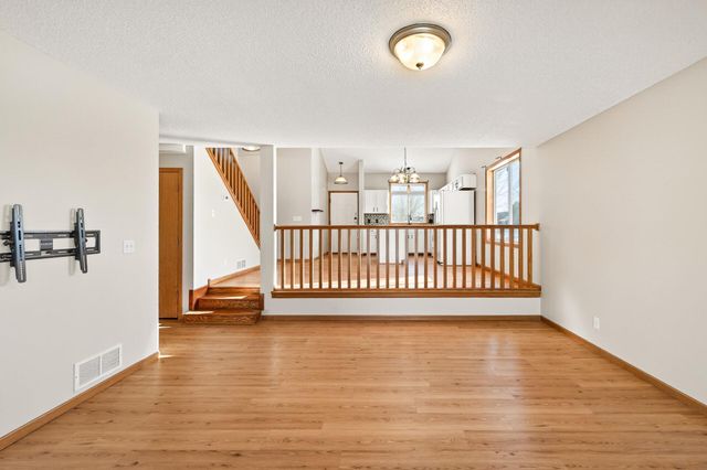 1596 Chartreux Avenue, Shakopee, MN 55379