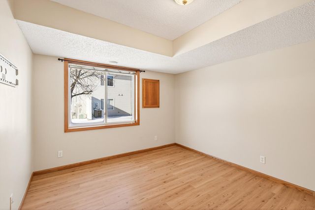 1596 Chartreux Avenue, Shakopee, MN 55379