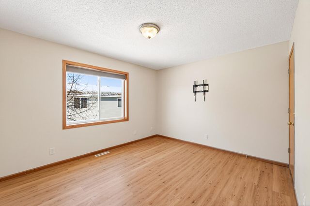 1596 Chartreux Avenue, Shakopee, MN 55379