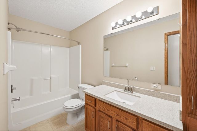 1596 Chartreux Avenue, Shakopee, MN 55379