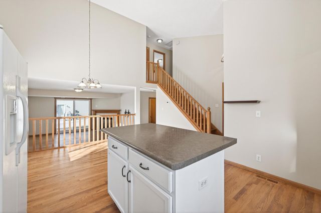 1596 Chartreux Avenue, Shakopee, MN 55379