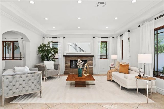 15014 Valleyheart, Sherman Oaks, CA 91403
