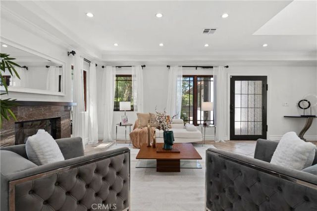 15014 Valleyheart, Sherman Oaks, CA 91403