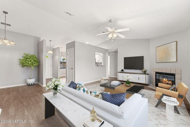 7809 ALLSPICE Circle E, Jacksonville, FL 32244