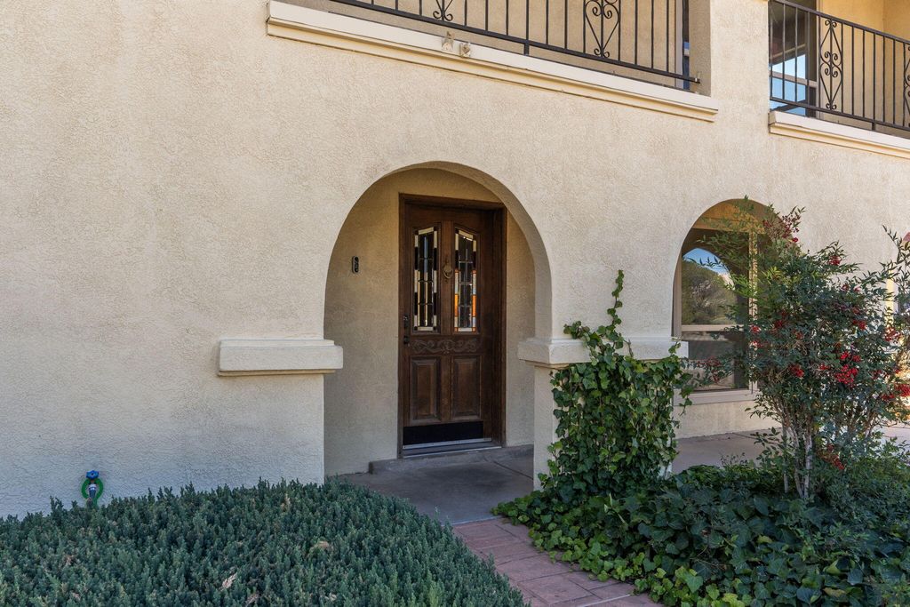 Image 3 of property listing at 4008 Saint Andrews Drive SE, Rio Rancho, NM 87124