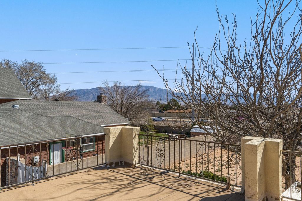 Image 33 of property listing at 4008 Saint Andrews Drive SE, Rio Rancho, NM 87124