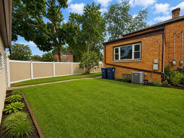 1693 Linden Street, Des Plaines, IL 60018