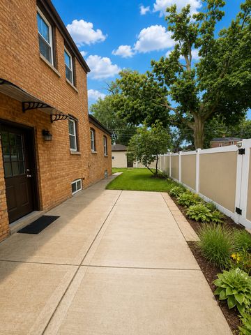 1693 Linden Street, Des Plaines, IL 60018