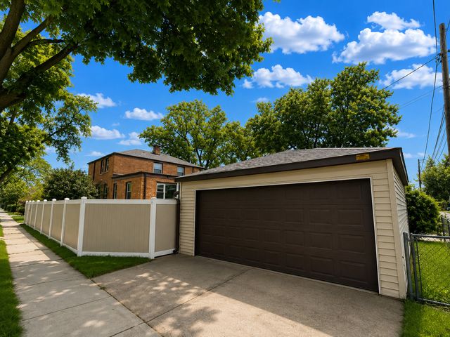 1693 Linden Street, Des Plaines, IL 60018