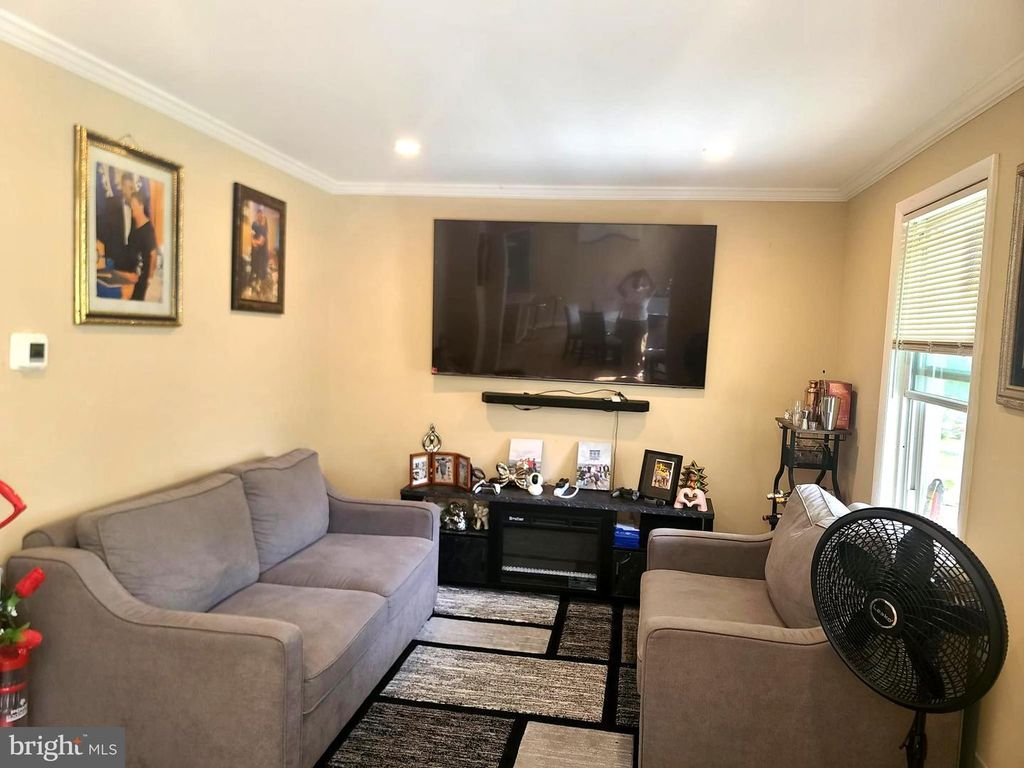 Image 16 of property listing at 3715 37TH PL, Brentwood, MD 20722