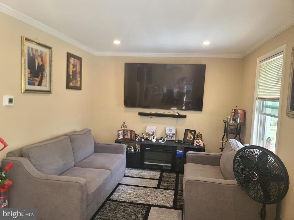 Image 18 of property listing at 3715 37TH PL, Brentwood, MD 20722