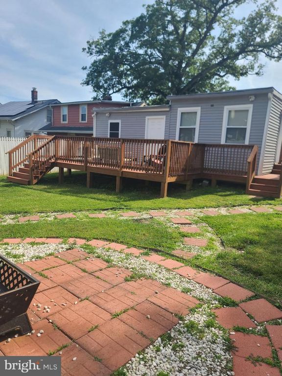 Image 4 of property listing at 3715 37TH PL, Brentwood, MD 20722