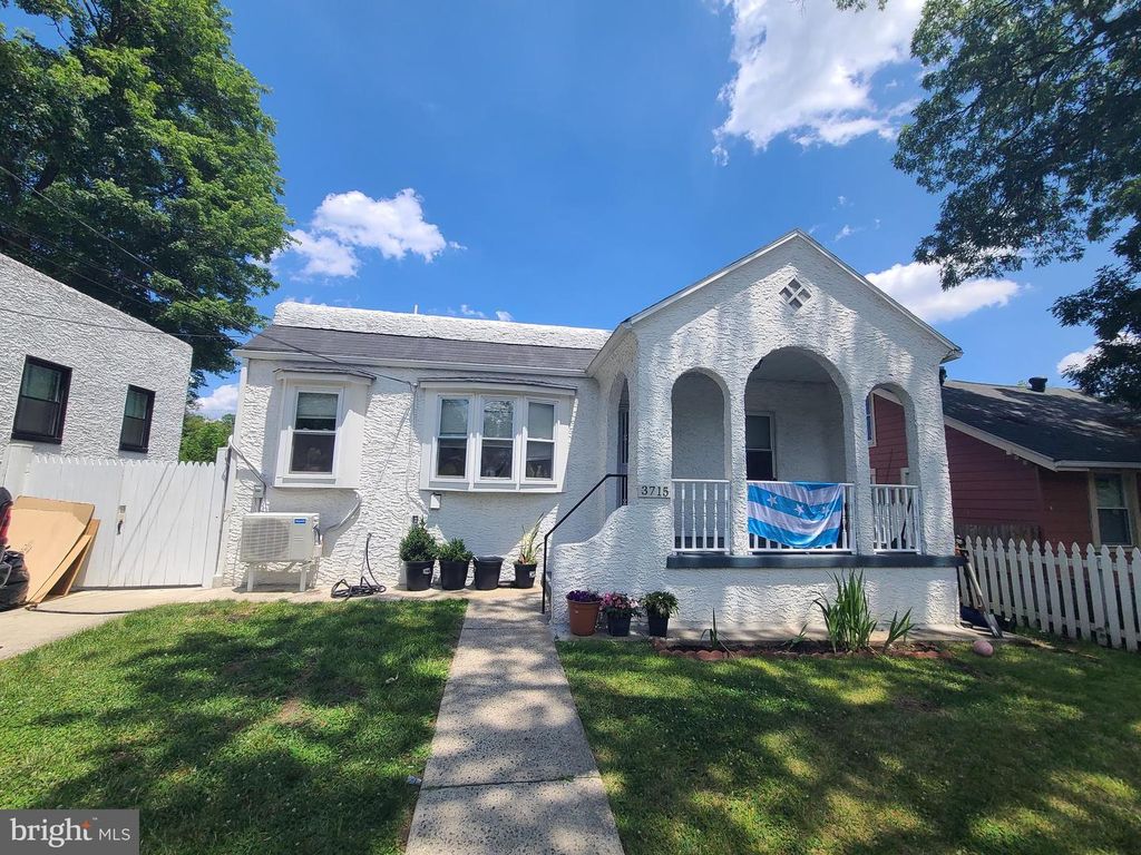 Image 5 of property listing at 3715 37TH PL, Brentwood, MD 20722