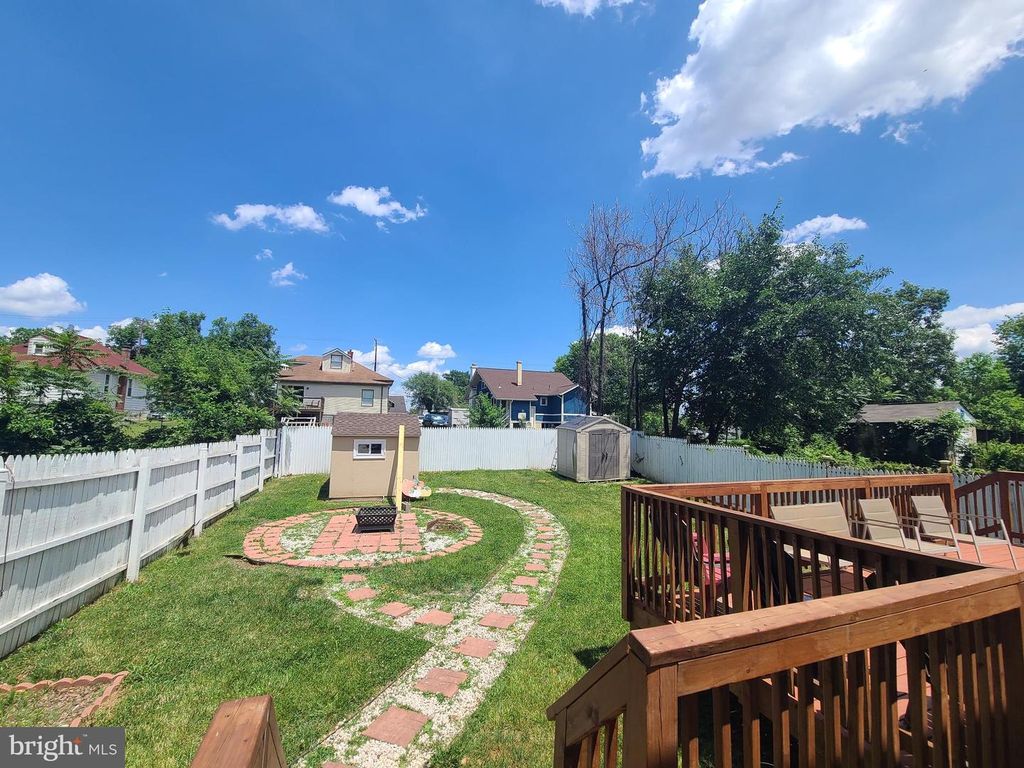 Image 7 of property listing at 3715 37TH PL, Brentwood, MD 20722