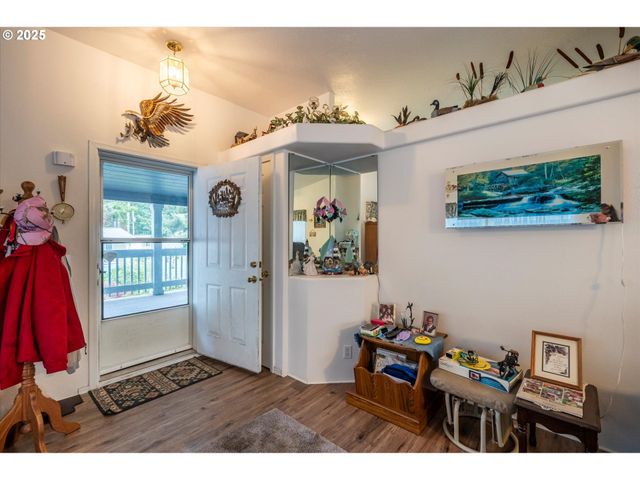 69664 MCFARLAND Rd, North Bend, OR 97459