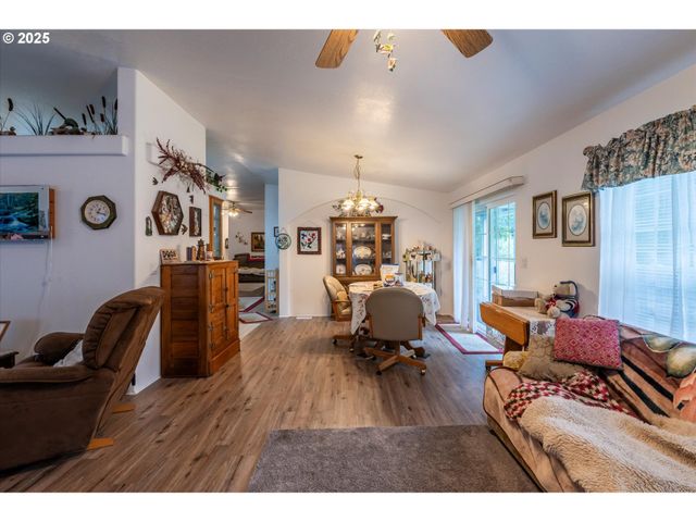 69664 MCFARLAND Rd, North Bend, OR 97459