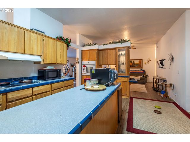 69664 MCFARLAND Rd, North Bend, OR 97459