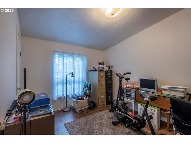 69664 MCFARLAND Rd, North Bend, OR 97459