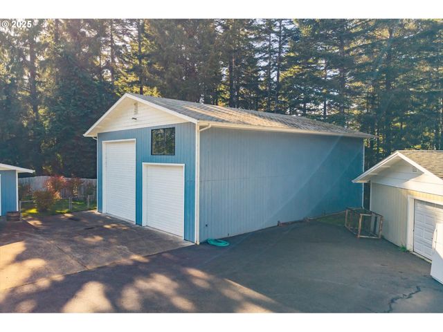 69664 MCFARLAND Rd, North Bend, OR 97459