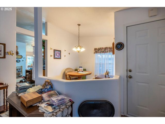 69664 MCFARLAND Rd, North Bend, OR 97459