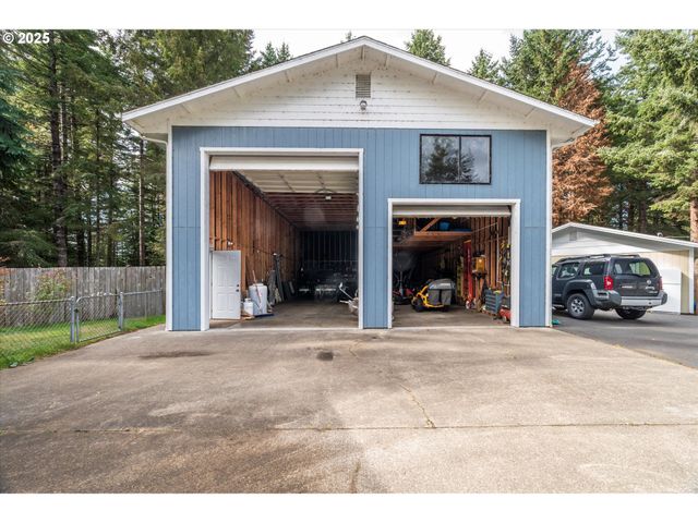 69664 MCFARLAND Rd, North Bend, OR 97459