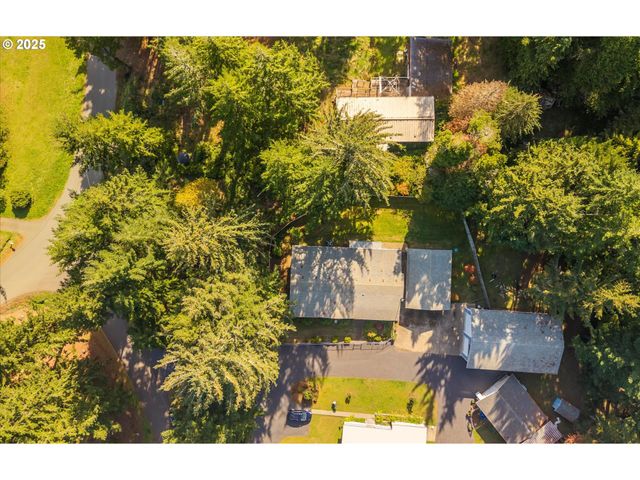 69664 MCFARLAND Rd, North Bend, OR 97459