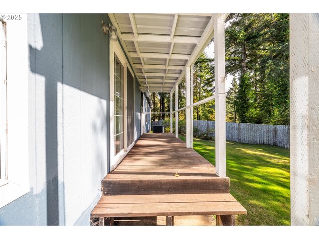 69664 MCFARLAND Rd, North Bend, OR 97459