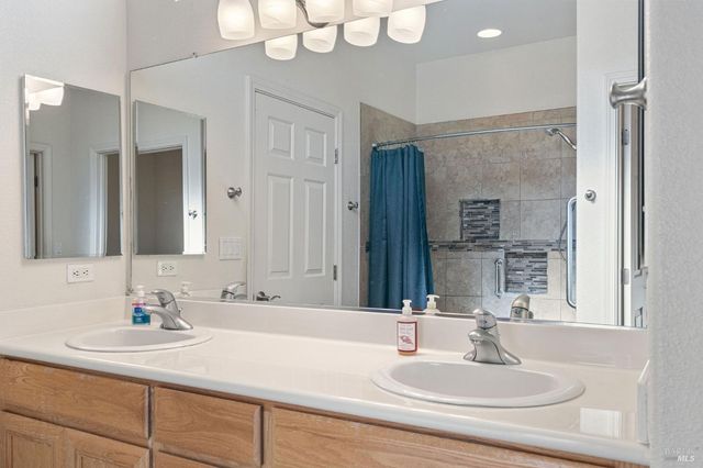 608 American Falls Dr, Rio Vista, CA 94571