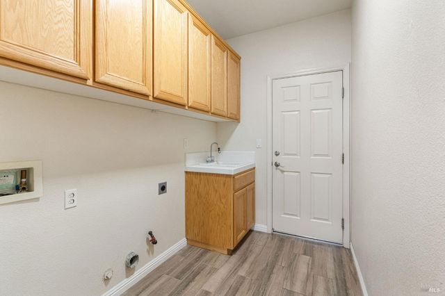 608 American Falls Dr, Rio Vista, CA 94571