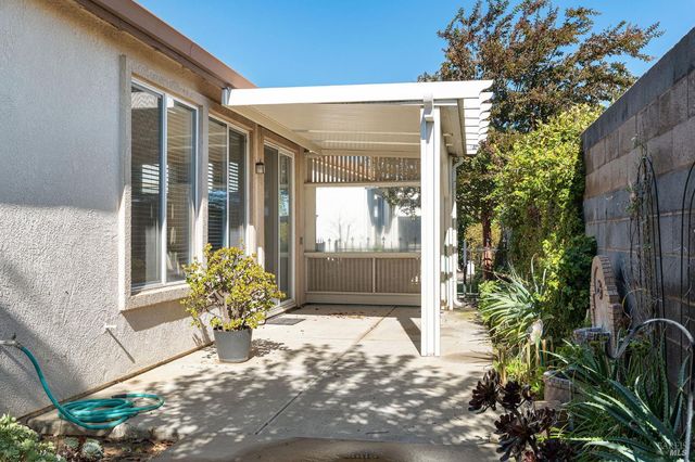 608 American Falls Dr, Rio Vista, CA 94571