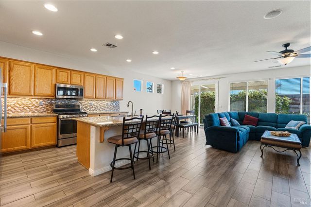 608 American Falls Dr, Rio Vista, CA 94571