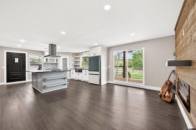 803 County Road 772, Damon, TX 77430