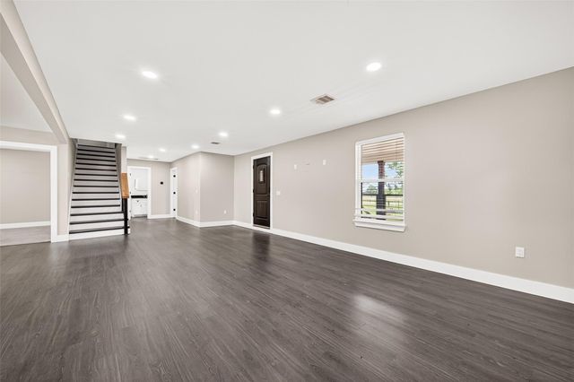 803 County Road 772, Damon, TX 77430