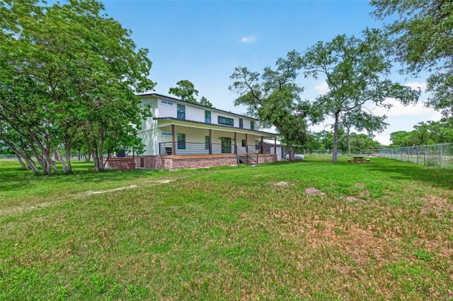803 County Road 772, Damon, TX 77430