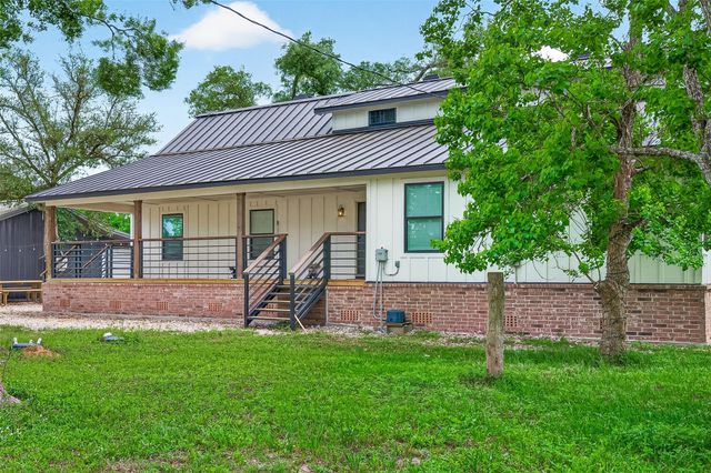 803 County Road 772, Damon, TX 77430
