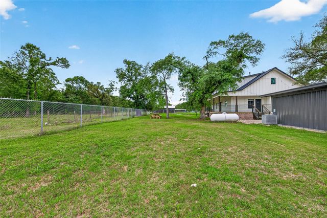 803 County Road 772, Damon, TX 77430