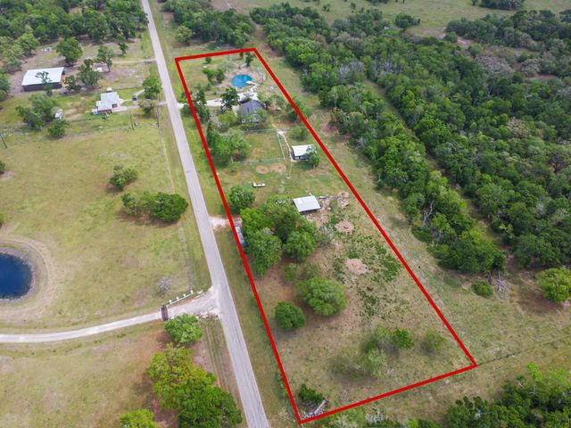 803 County Road 772, Damon, TX 77430
