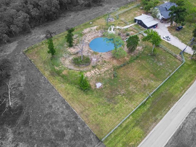 803 County Road 772, Damon, TX 77430