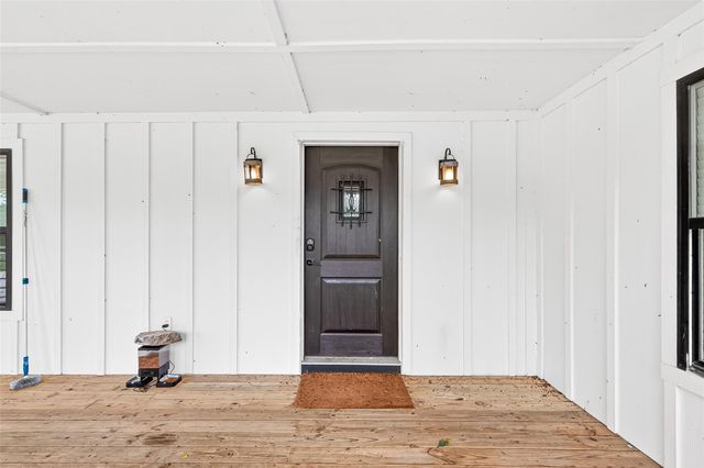 803 County Road 772, Damon, TX 77430